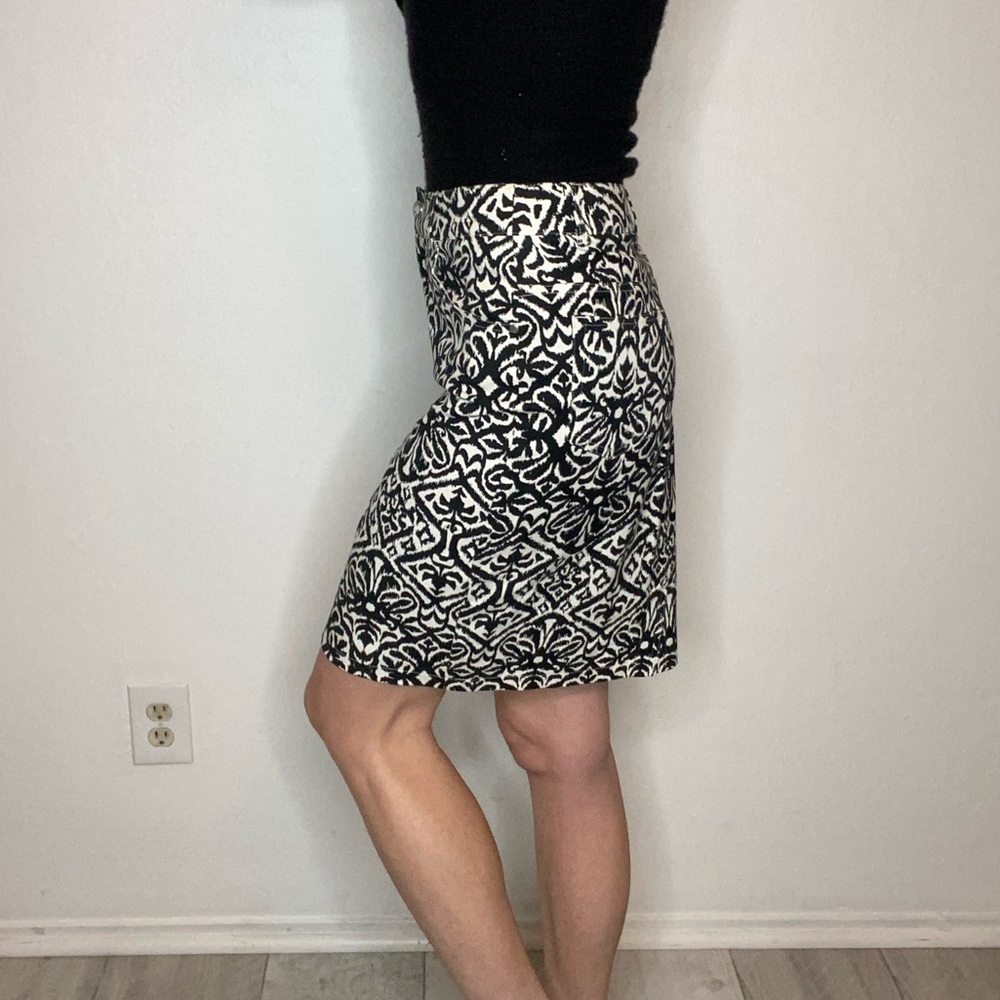 Black and white pencil skirt, size 4, E39 by Eric